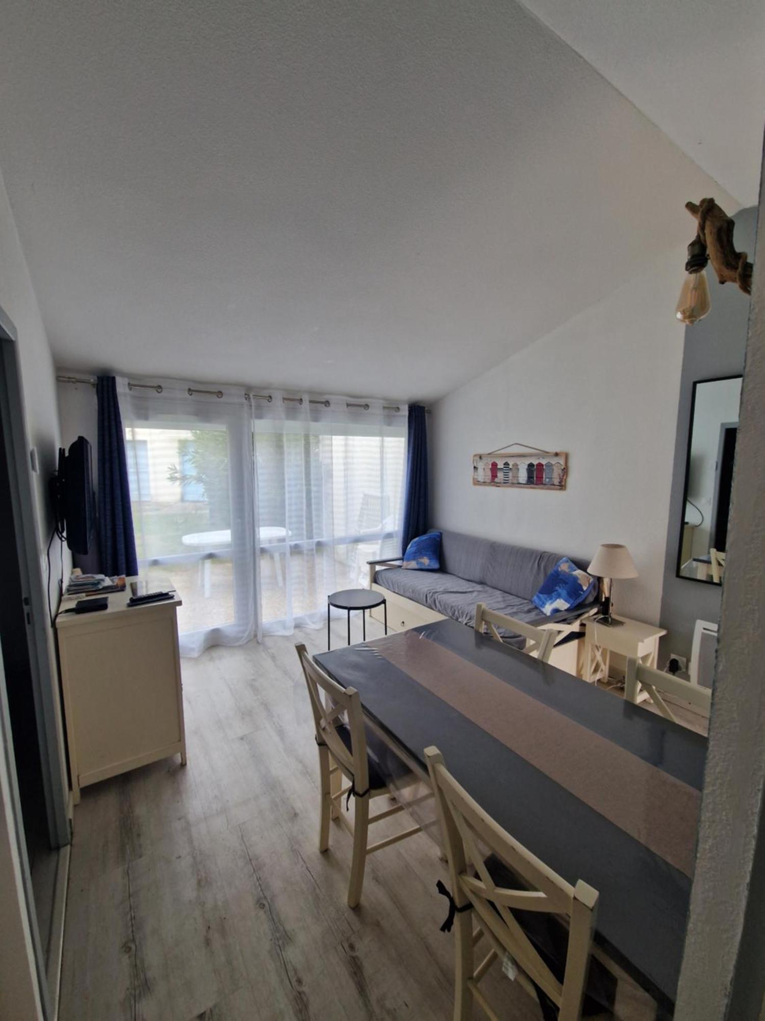 Charmante Petite Maison Pour 4 Personnes Cdc Fr90c10g Holiday home